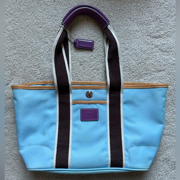 Coach purse. Hamptons collection. - Picture 1 of 5